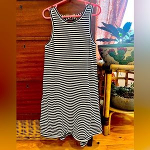 Old navy black and white striped dress size 8